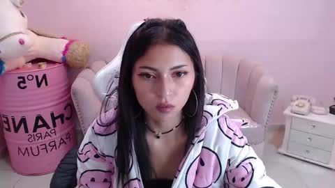 Snapshot of elody_a chatting on February 11, 3:29 am Elody  online show from February 11, 3:29 am
