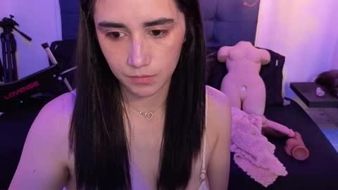 elowen_halley1 online show from October 6, 7:40 pm