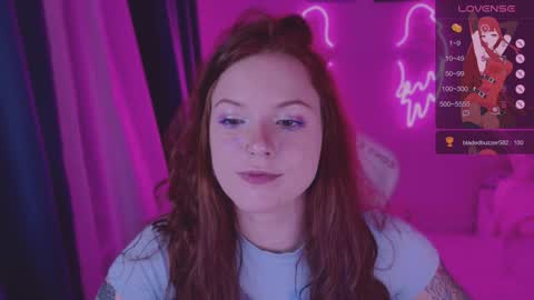 Snapshot of elsie_ginger chatting on December 6, 9:34 pm Elsie online show from December 6, 9:34 pm