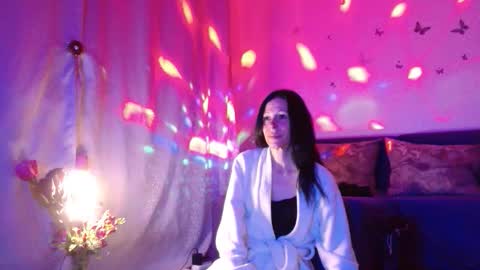 Elisa online show from March 27, 11:05 pm