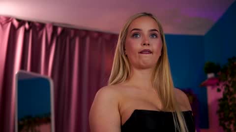 Elyssa online show from June 3, 6:35 pm