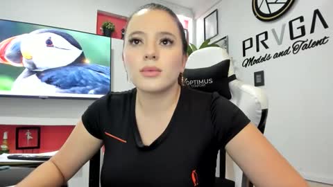 Snapshot of ema_04 chatting on October 23, 9:10 pm Estefany Martinez Acua INSTAGRAM ema 04oficial online show from October 23, 9:10 pm