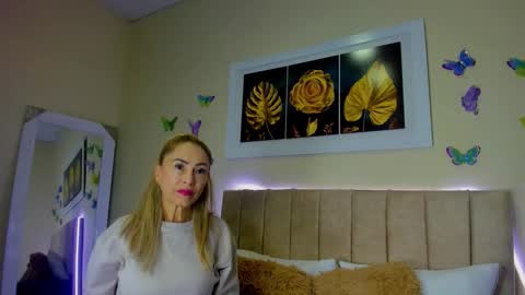 Snapshot of ema_garciaa chatting on September 28, 10:42 am ema garcia  online show from September 28, 10:42 am
