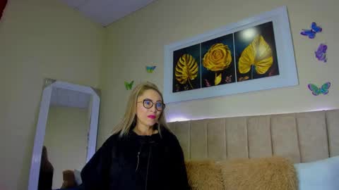 Snapshot of ema_garciaa chatting on October 2, 12:32 pm ema garcia  online show from October 2, 12:32 pm
