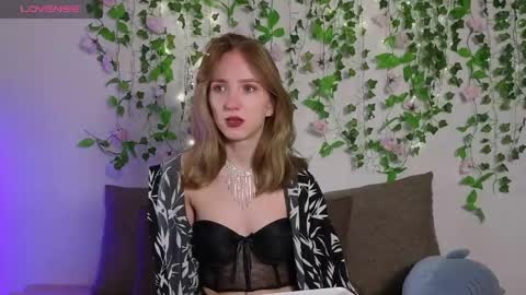 Emma online show from May 4, 4:44 pm