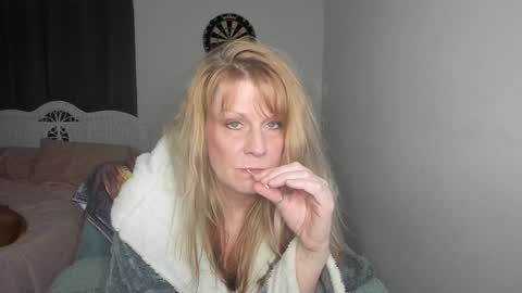 Ember Pheonixxx online show from January 6, 3:31 am