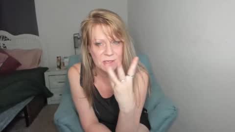 Ember Pheonixxx online show from March 3, 3:27 am