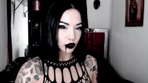 Emerald Black online show from December 18, 6:40 am