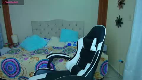 emiily_skinny online show from July 14, 12:33 am