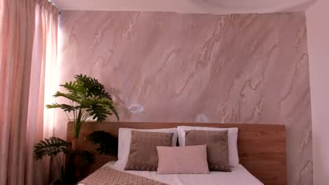 Emily online show from December 15, 12:54 pm