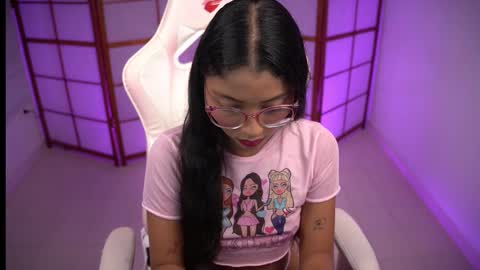 Emili online show from November 18, 2:40 pm