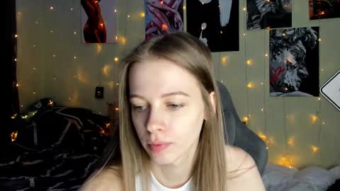 emili_sweet__ online show from February 12, 3:17 pm