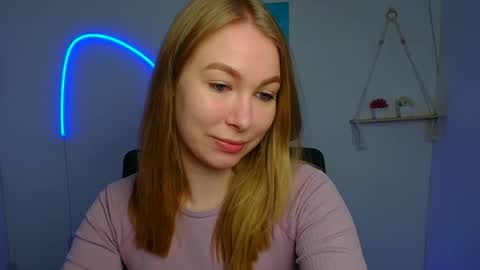 Emilia online show from April 18, 5:43 am