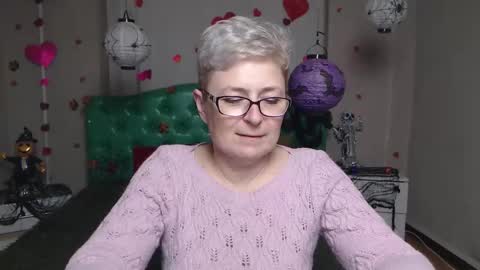 EmiliaGree online show from November 15, 7:15 pm