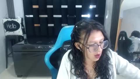 Snapshot of emiliastyle_a chatting on October 8, 2:32 pm emiliastyle_a online show from October 8, 2:32 pm