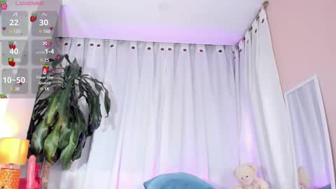 Emilie James online show from February 10, 9:15 pm