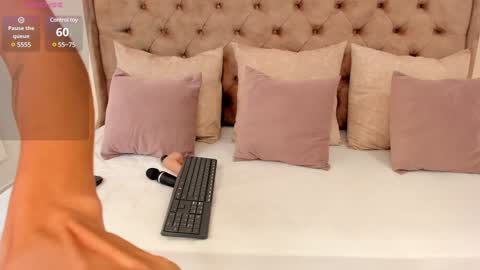 Emillie online show from December 24, 12:33 pm