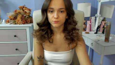 Emilly online show from April 2, 6:33 am