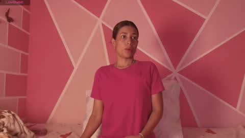 emilly_smiithh online show from December 2, 9:00 am