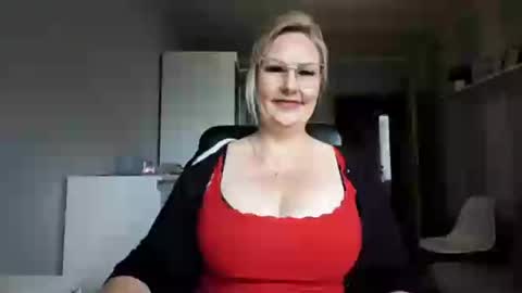 EmillyLove online show from June 16, 8:37 am