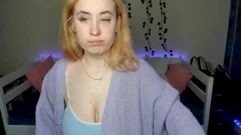 Snapshot of emily_gin chatting on October 15, 2:36 am EMILY online show from October 15, 2:36 am