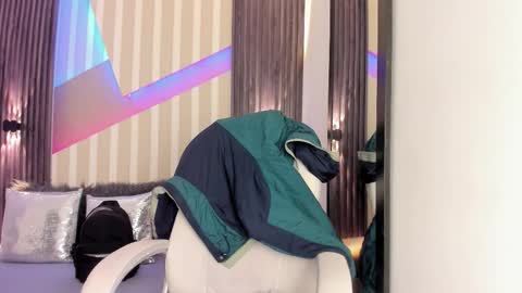 Emily online show from November 18, 5:03 pm