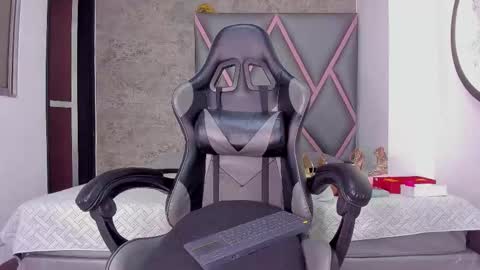 Emily online show from February 14, 11:45 am