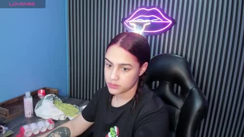 Snapshot of emily_roberts1 chatting on December 8, 12:52 pm Emily  online show from December 8, 12:52 pm