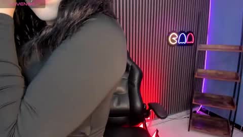 Snapshot of emily_roberts1 chatting on March 3, 11:36 am Emily  online show from March 3, 11:36 am