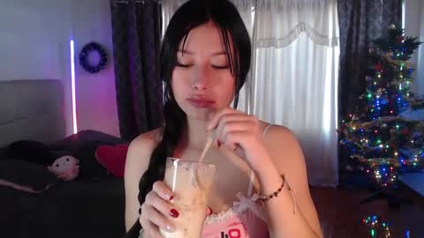 Snapshot of emily_swan_04 chatting on December 2, 2:50 pm Emily  Swan online show from December 2, 2:50 pm