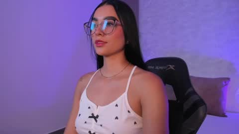 emily_tolson online show from April 1, 6:16 pm