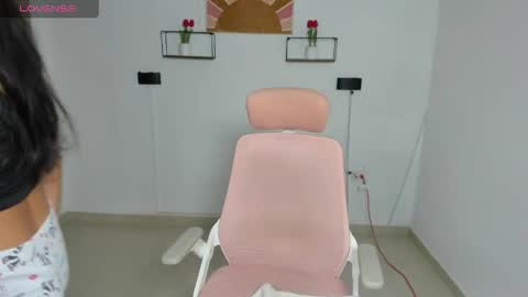 Emi online show from April 16, 9:36 pm