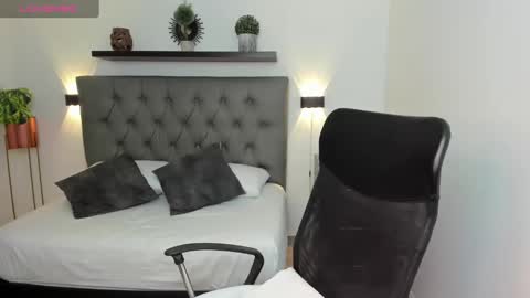 Emi online show from December 28, 7:54 pm