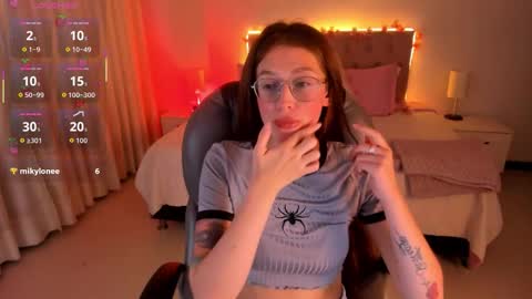 emily_warren__ online show from October 15, 8:11 pm