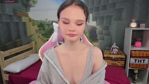 Snapshot of emilychaves chatting on October 18, 3:59 pm Emilyhaves online show from October 18, 3:59 pm