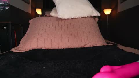 Emily Jhonson online show from December 5, 5:25 pm