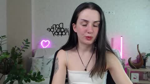 Emyli online show from March 4, 7:01 pm