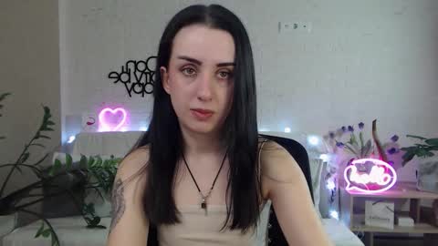 Emyli online show from February 18, 9:20 pm