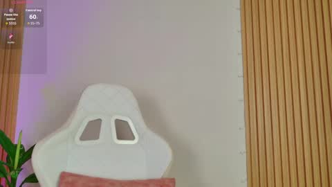 Emily  online show from November 19, 9:31 am