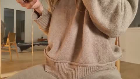 Emily ----  online show from March 4, 9:05 am