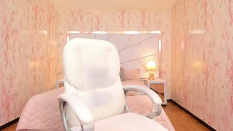 Emily  2200 - 600GMT-5 online show from November 14, 10:10 pm