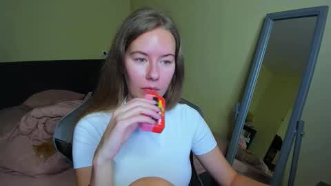 Snapshot of emilyy____ chatting on October 18, 11:02 am Emily online show from October 18, 11:02 am