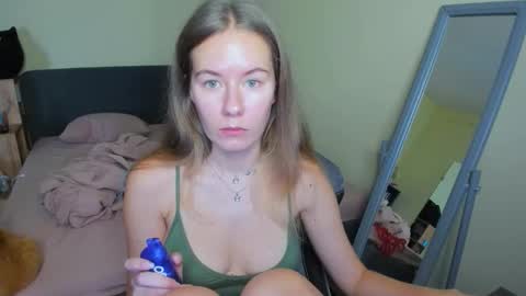 Snapshot of emilyy____ chatting on September 16, 11:07 am Emily online show from September 16, 11:07 am