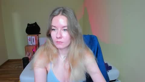 Snapshot of emilyy____ chatting on February 11, 9:09 am Emily online show from February 11, 9:09 am