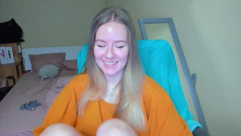 Snapshot of emilyy____ chatting on February 22, 7:34 am Emily online show from February 22, 7:34 am