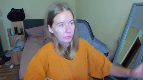 Snapshot of emilyy____ chatting on September 20, 9:07 am Emily online show from September 20, 9:07 am