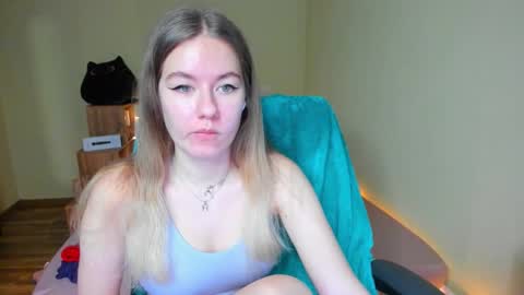 Snapshot of emilyy____ chatting on February 2, 3:43 am Emily online show from February 2, 3:43 am