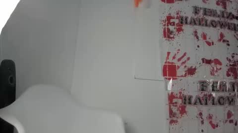 emilyy_cooperr online show from October 10, 1:49 pm