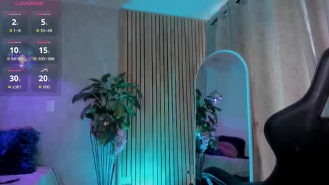 Snapshot of emma_____________ chatting on October 15, 9:28 pm   online show from October 15, 9:28 pm