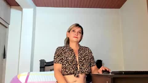 Snapshot of emma_brown777 chatting on September 30, 1:55 am ALBA  online show from September 30, 1:55 am